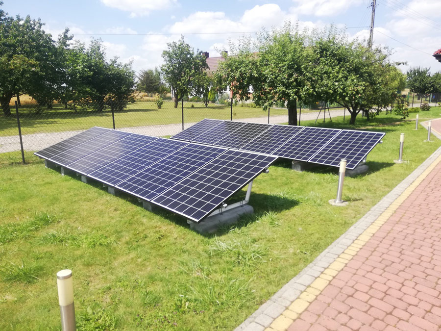 Przykład hybrydowej instalacji fotowoltaicznej – na gruncie i na dachu - otwartaenergia.pl